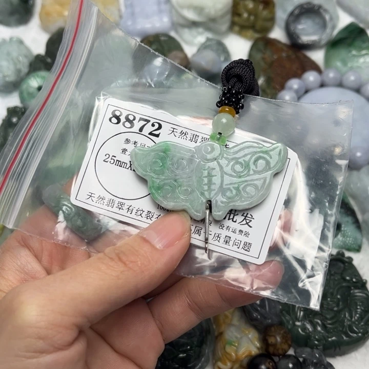 翡翠未镶嵌颈饰8872