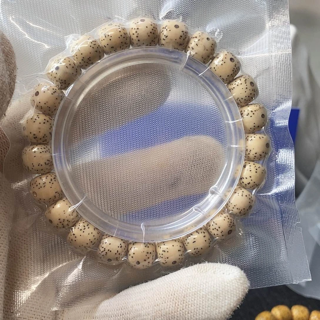 星月菩提吊坠A11鸡油黄10*9单