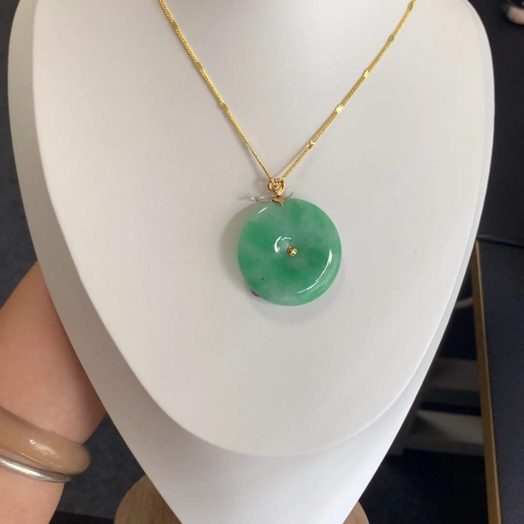 翡翠18K金镶嵌颈饰