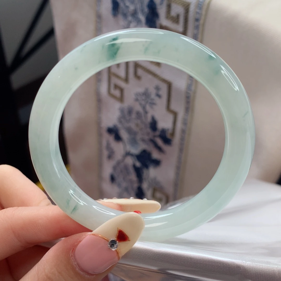 翡翠手镯未镶嵌53.1圈口