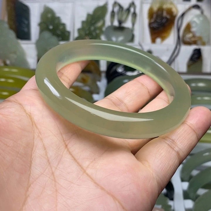 蛇纹石玉手镯未镶嵌