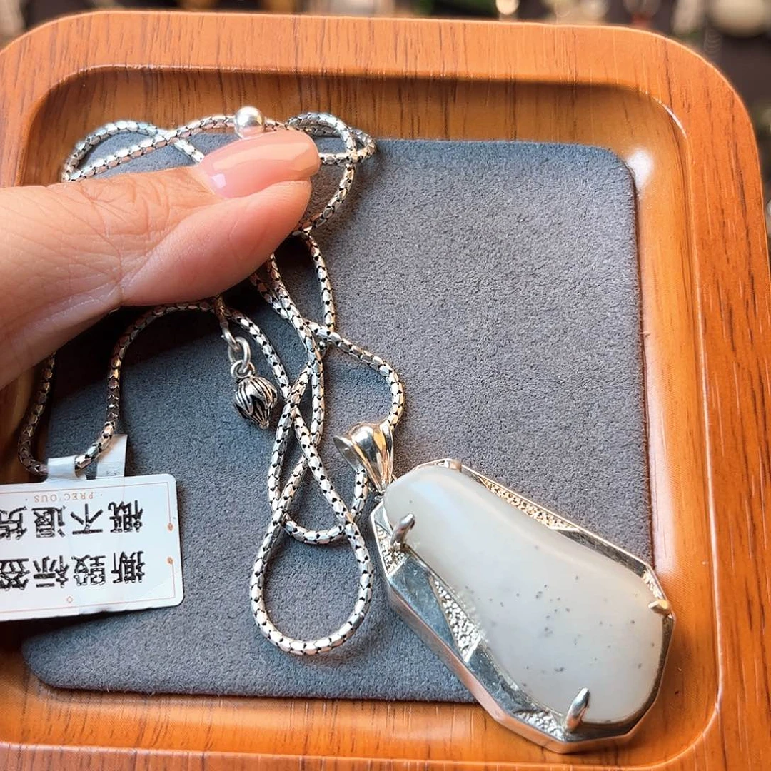 颈饰未镶嵌和田玉