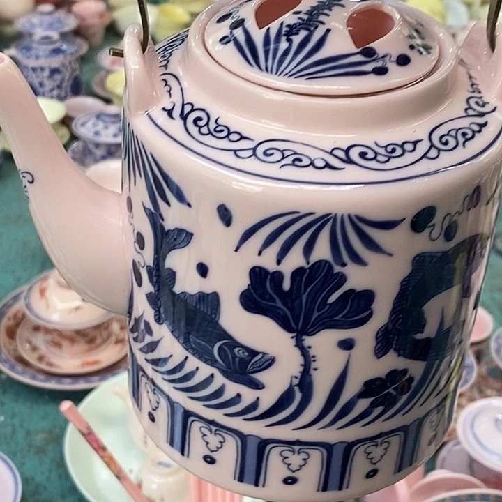 摆件陶红稀土鱼藻纹提梁壶