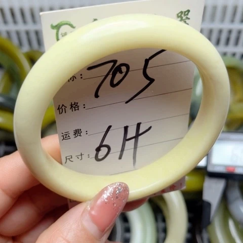 岫岩老玉（透闪石质玉）手镯未镶嵌