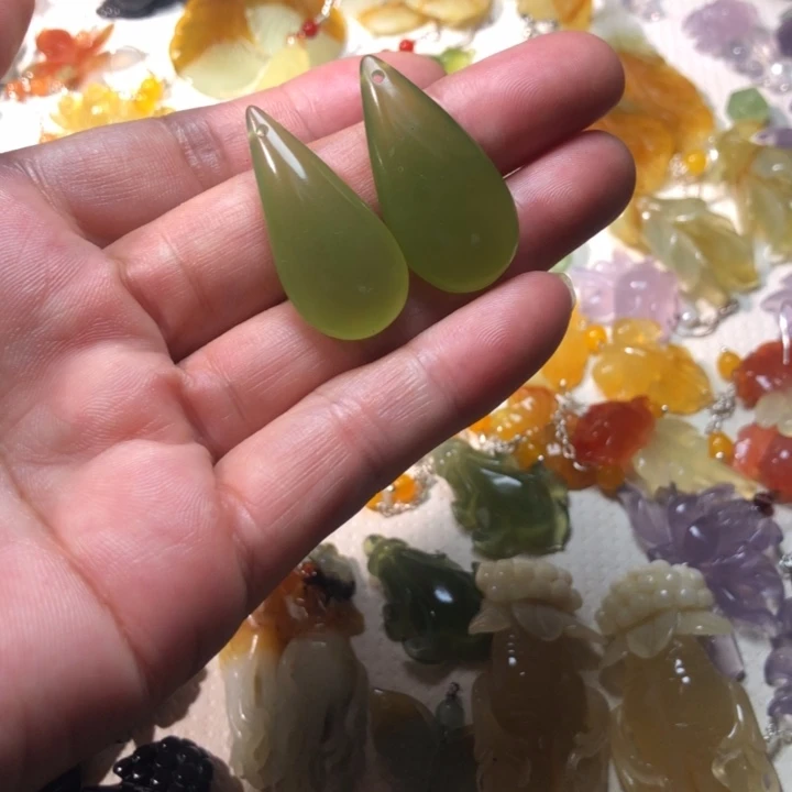 未镶嵌蛇纹石玉耳坠