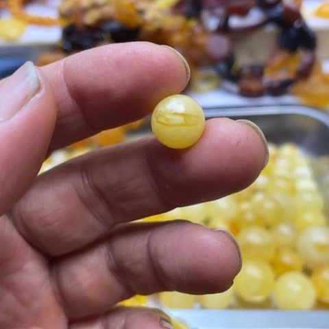 手串蜜蜡未镶嵌吊坠