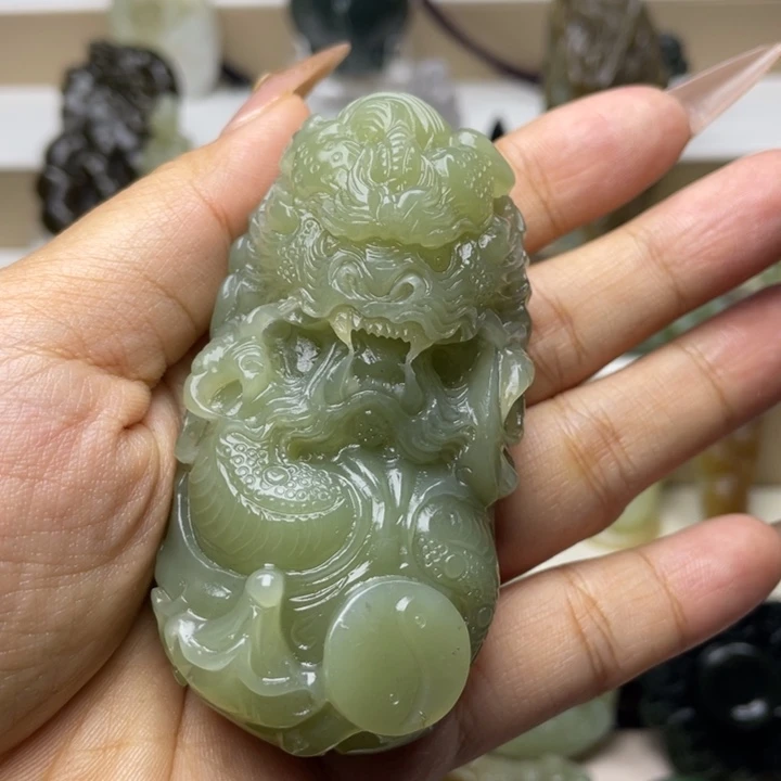 马***道和田玉未镶嵌颈饰
