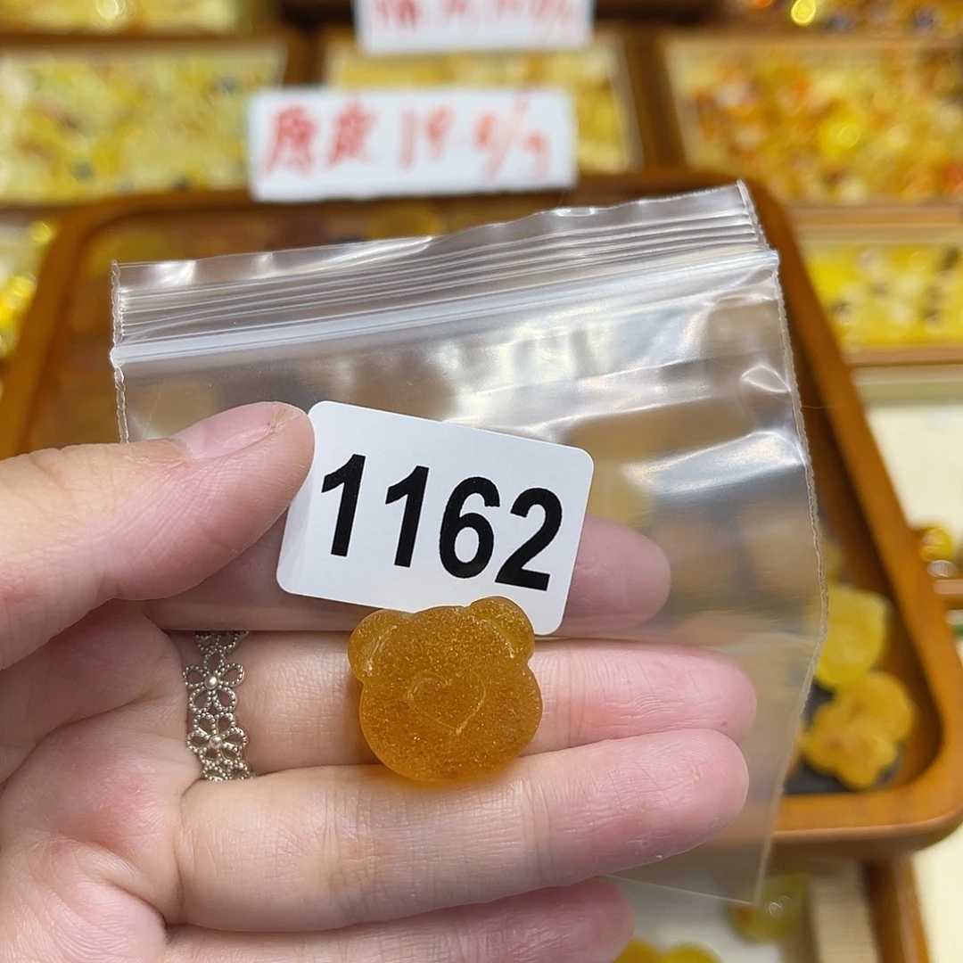 琥珀未镶嵌颈饰蜜蜡