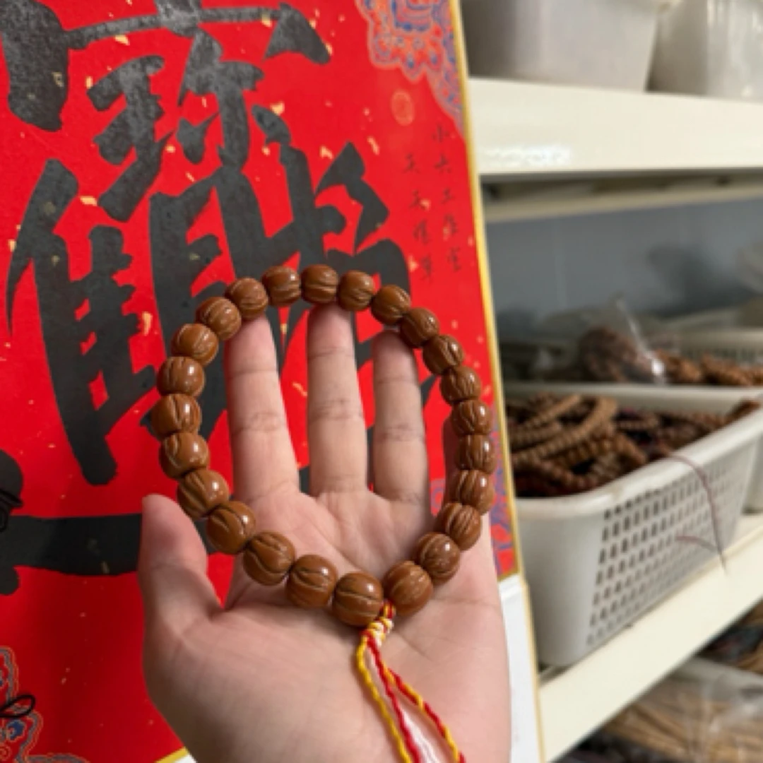 Z1福利龙纹桃核手持尺寸挨着发