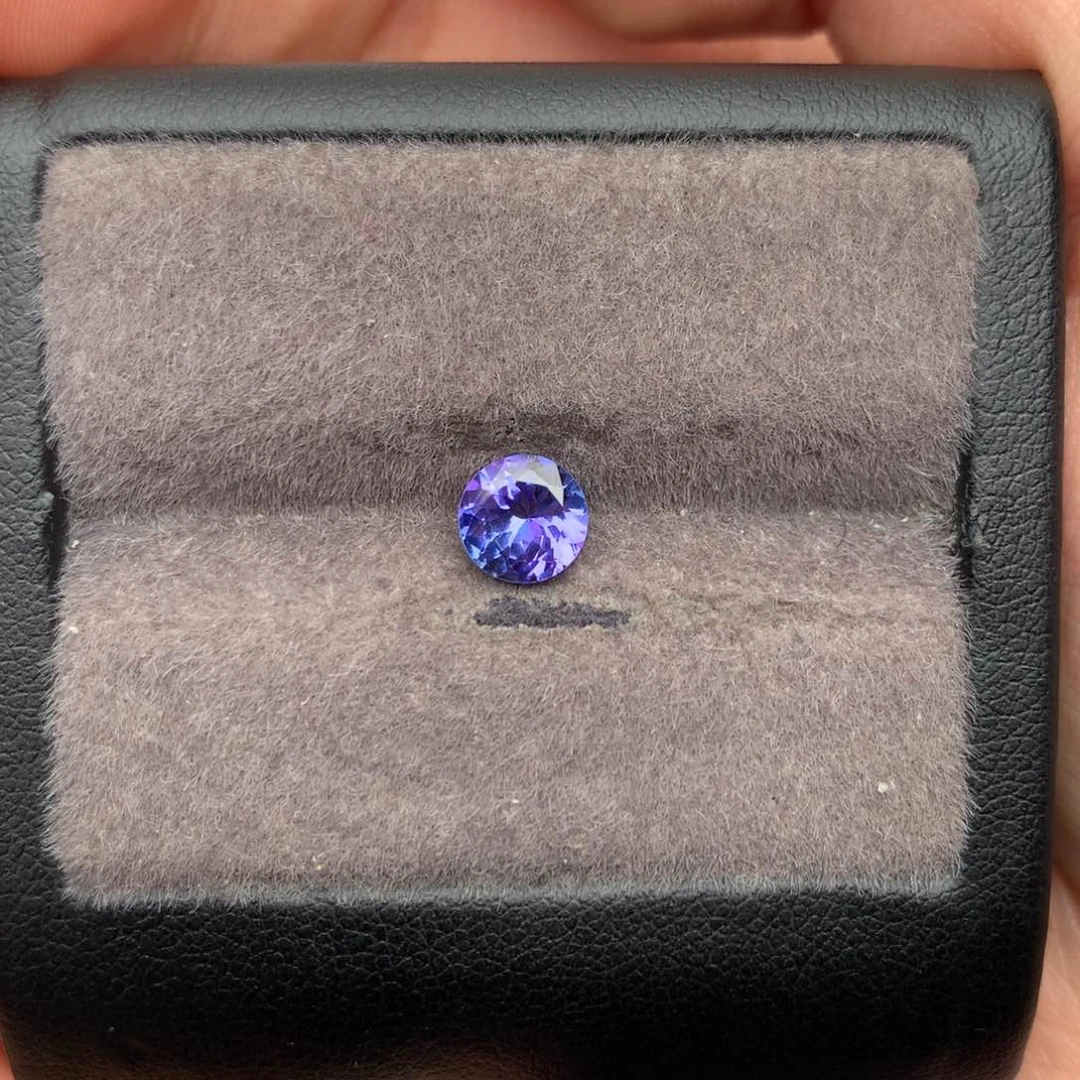 未镶嵌裸石坦桑石1.135ct