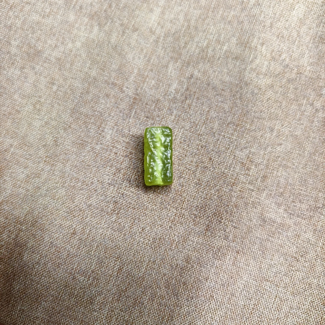 纯天然岫玉手工雕刻复古锤纹绿冰方柱