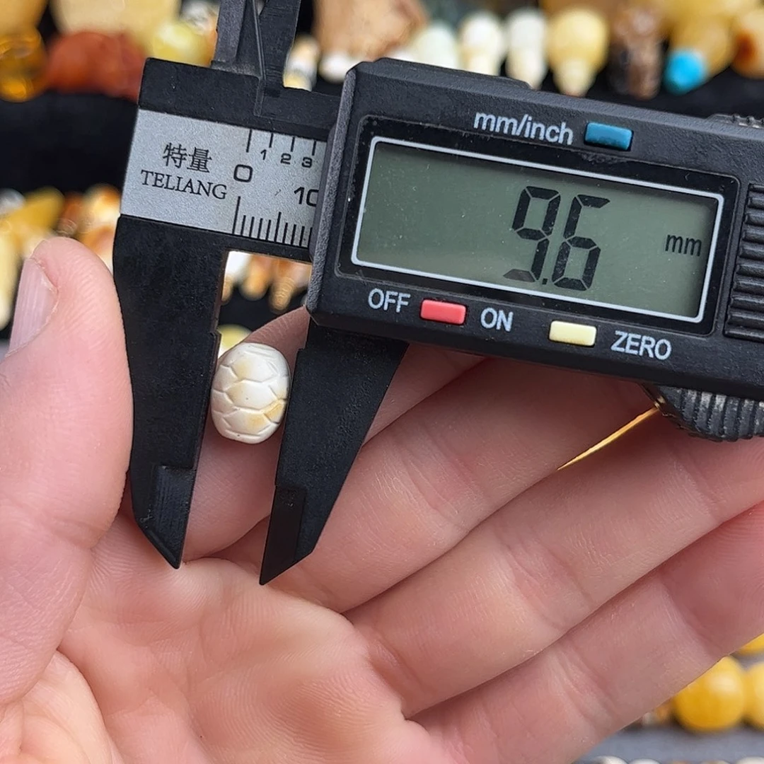 蜜蜡未镶嵌珠宝奇石