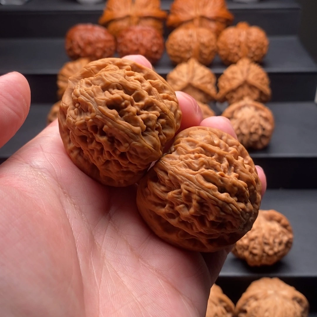 把件文玩核桃44尺全品红锦鲤狮子头