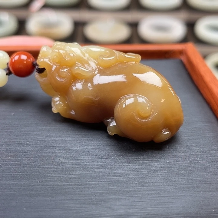 和田玉（糖玉）未镶嵌颈饰金山糖