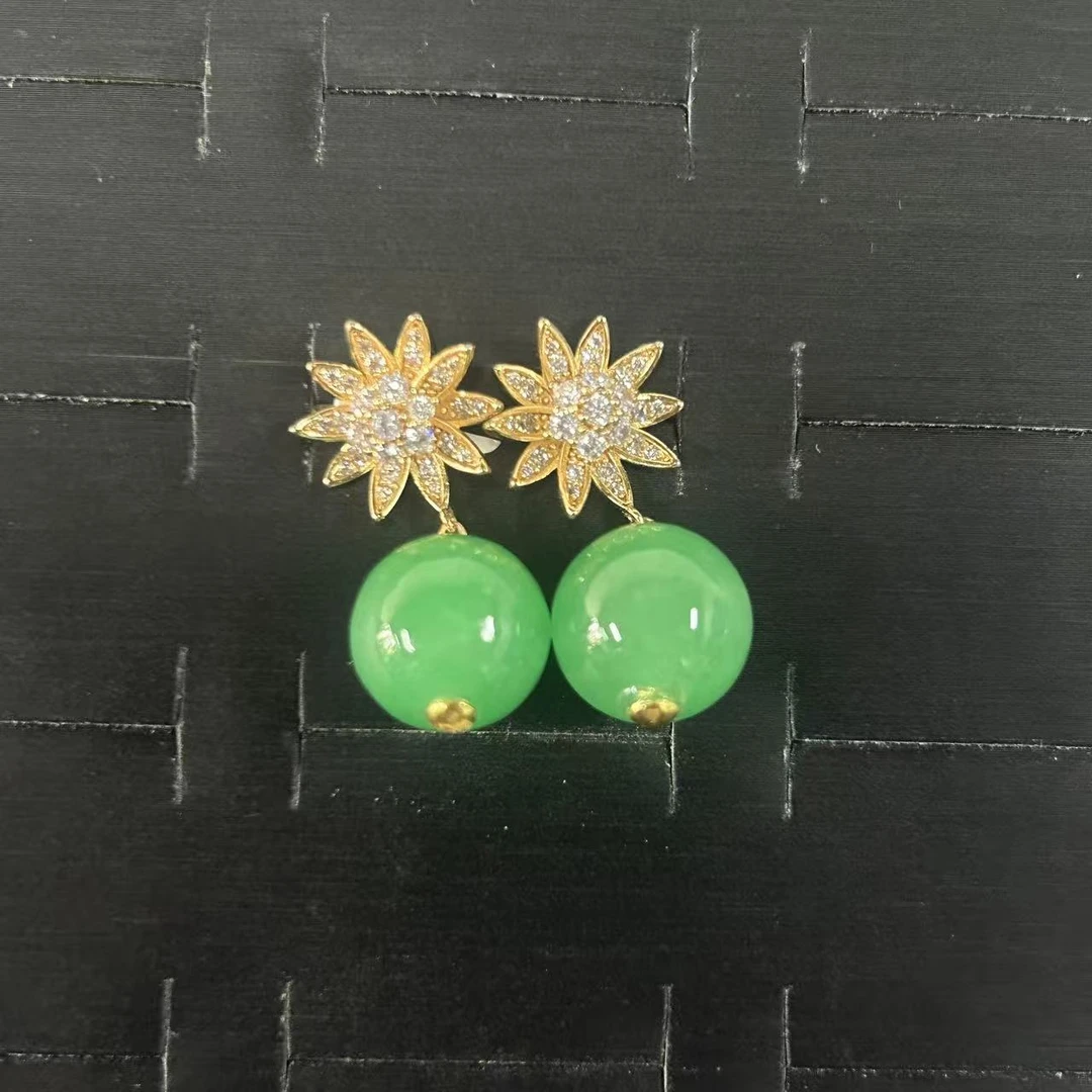 绿翠色圆珠玉石耳饰