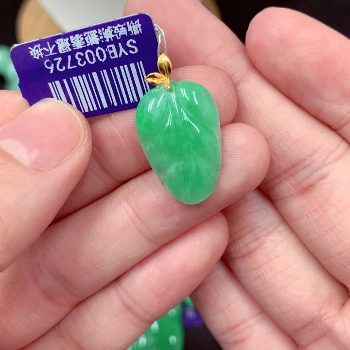 颈饰18K金镶嵌翡翠