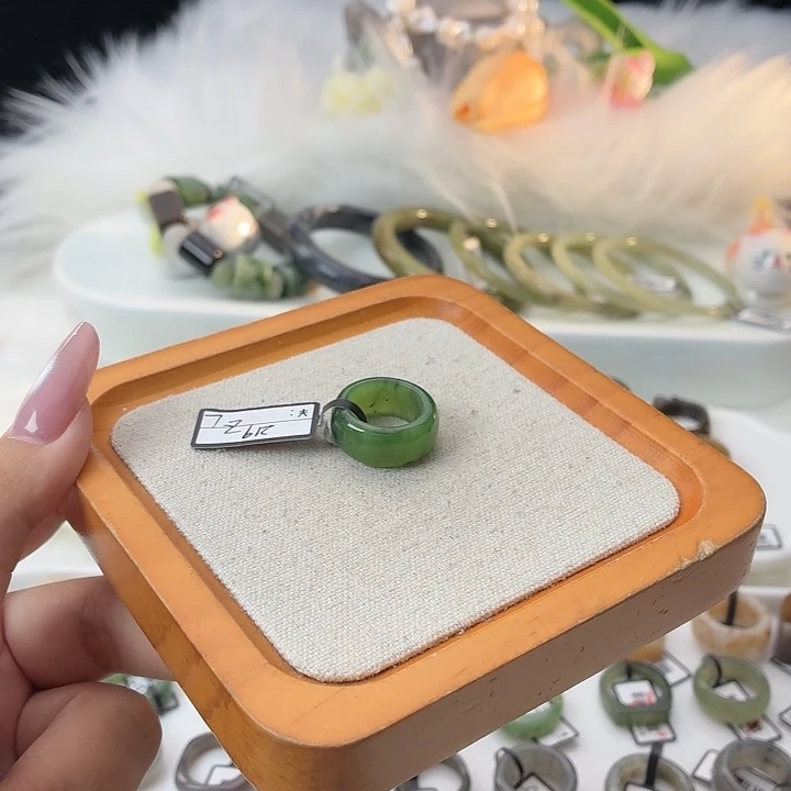 和田玉（糖玉）未镶嵌戒指t82乌兰海轮胎直径14.8不退换