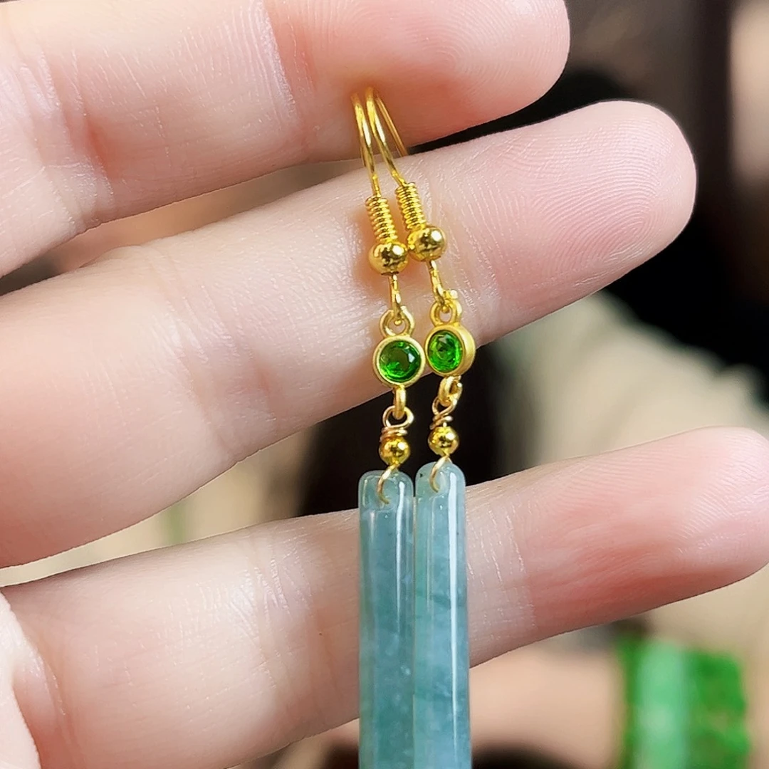 翡翠颈饰未镶嵌耳饰