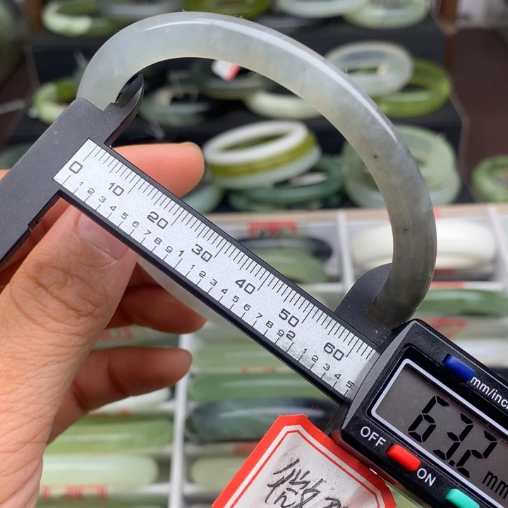 蛇纹石玉未镶嵌手镯868