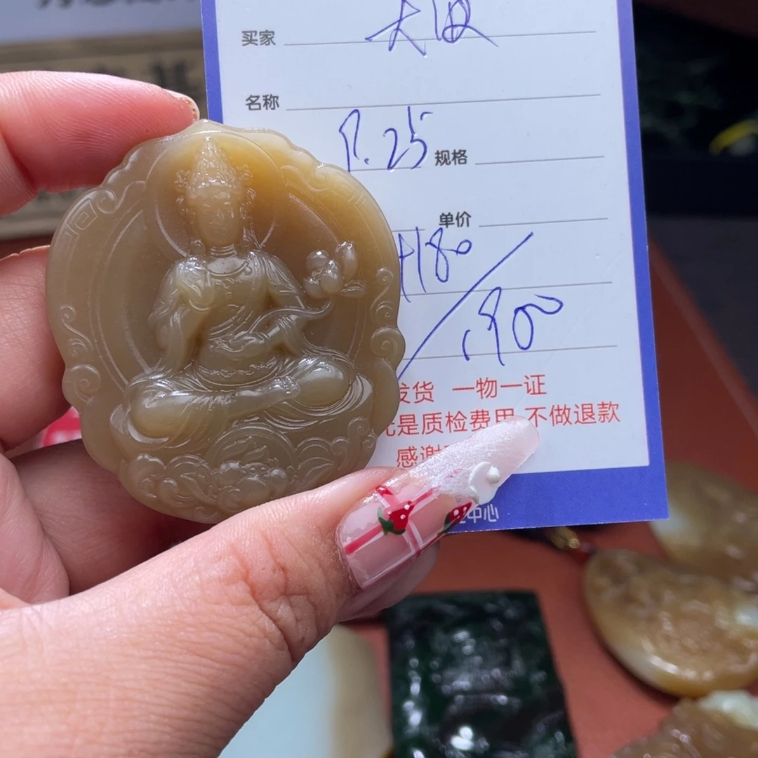 大***兔和田玉未镶嵌挂件