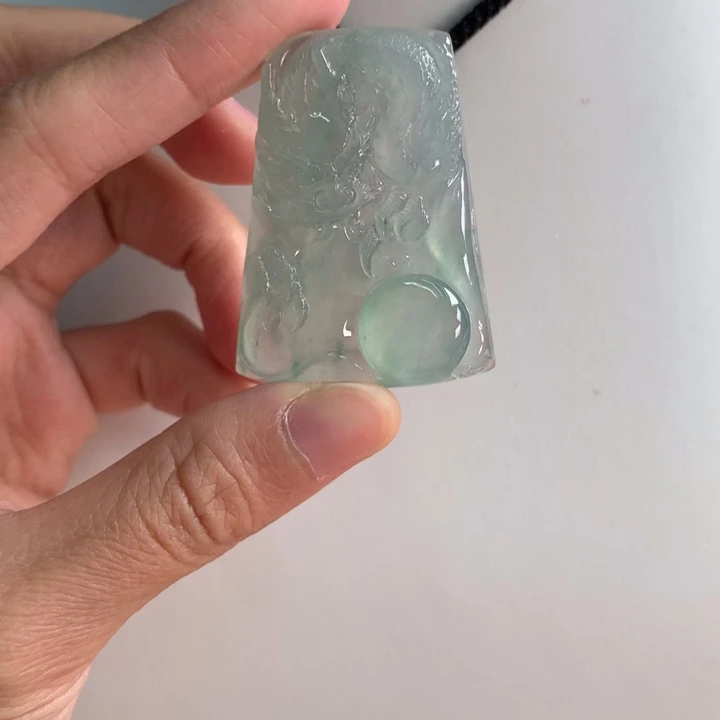 翡翠挂件未镶嵌….