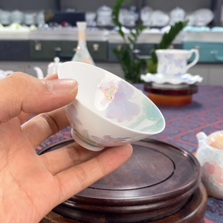 荷韵品茗杯手绘釉下高温