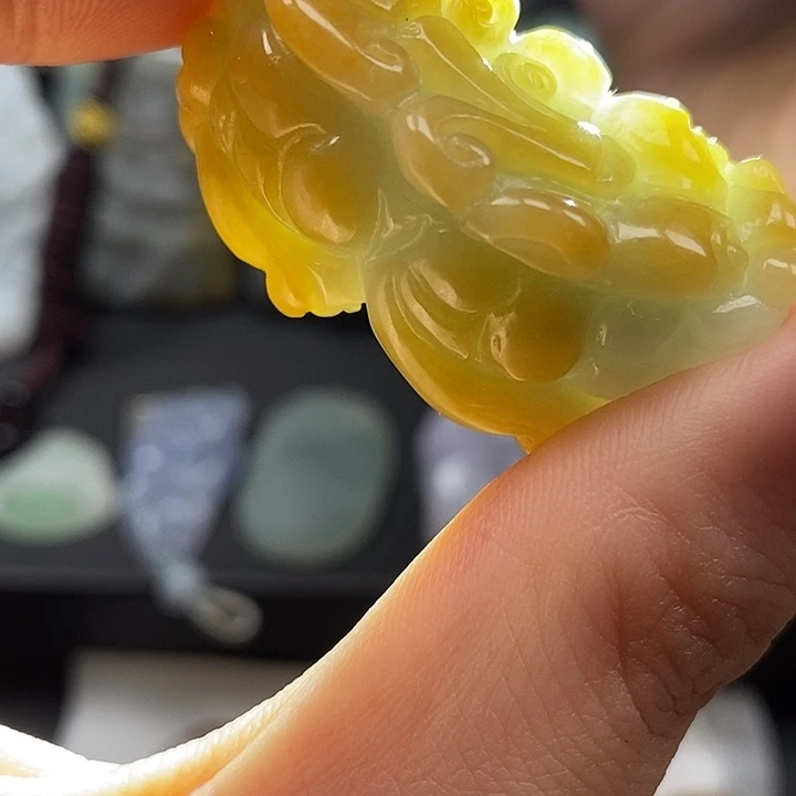 翡翠未镶嵌颈饰翡翠首饰