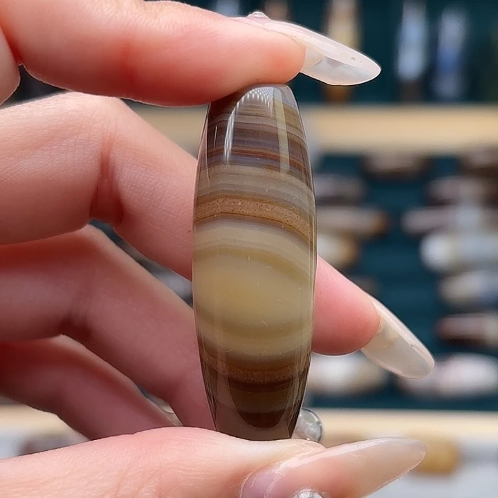 还***,玛瑙/玉髓未镶嵌珠宝奇石