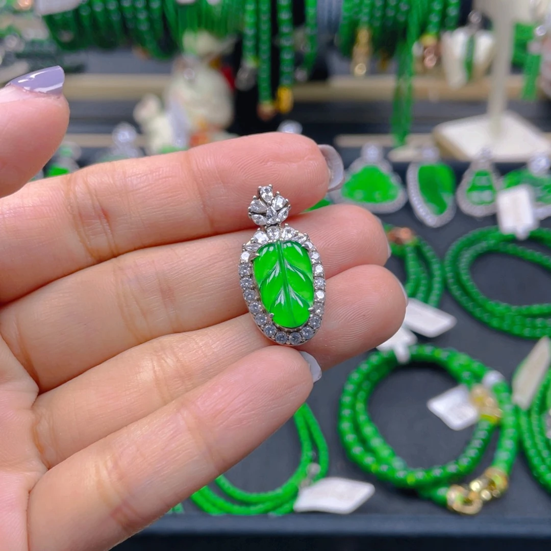 颈饰未镶嵌翡翠叶子