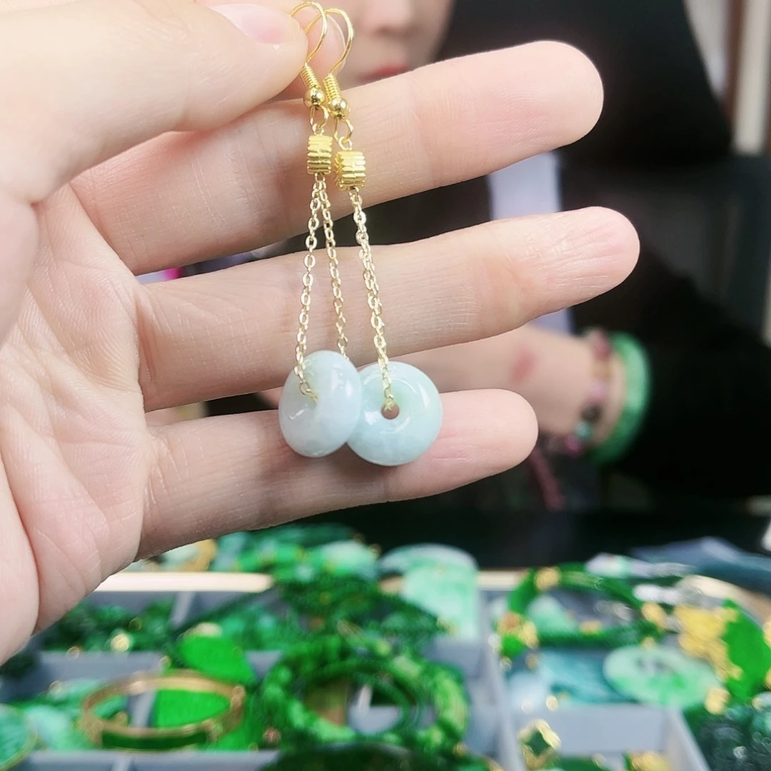 翡翠手链未镶嵌耳饰