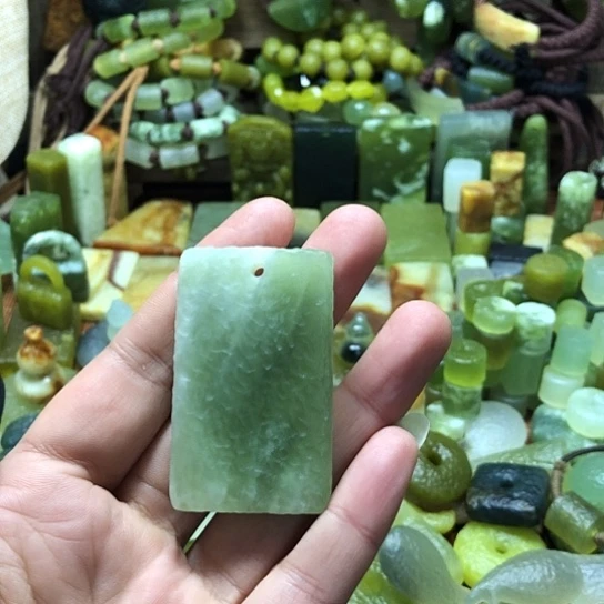 未镶嵌岫玉吊坠岫