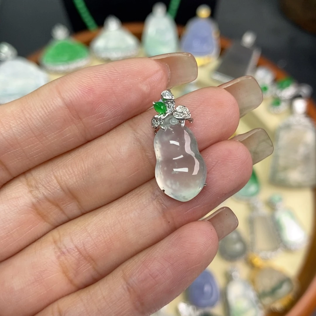 翡翠18K金镶嵌颈饰A货翡翠