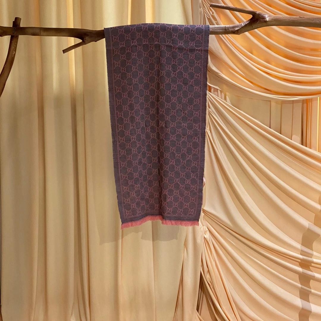 99新 GUCCI/古驰 Gucci 灰粉色老花满印羊毛围巾/48*180/39188