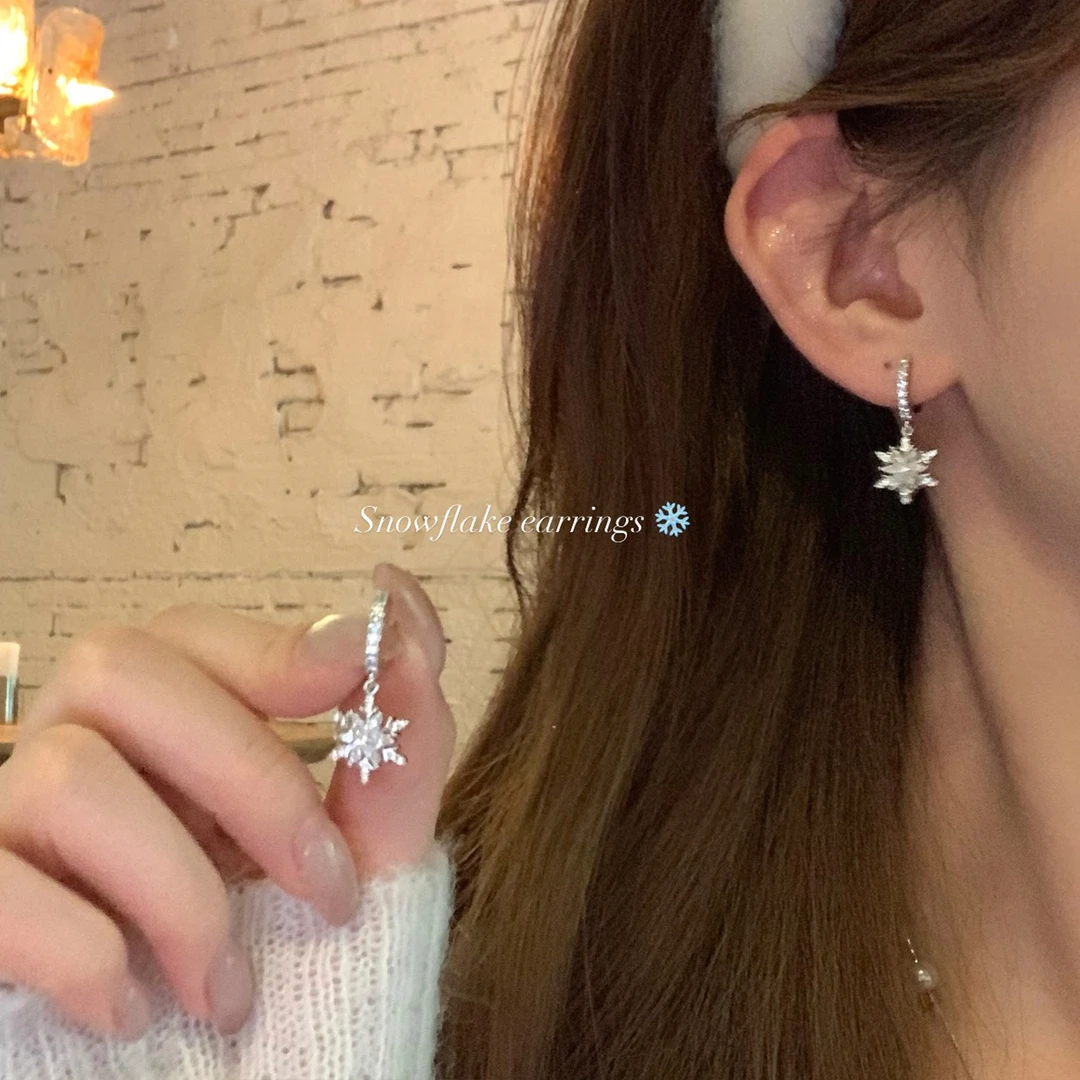 铜合金耳饰 秋冬精致闪锆雪花耳扣女轻奢小众高级感耳环气质耳饰
