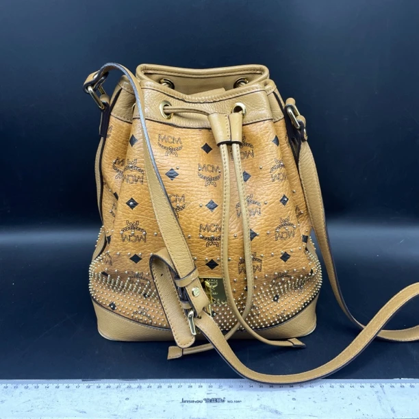 95新 MCM 铆钉双肩包/ty321