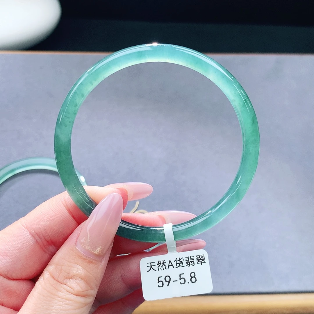 未镶嵌手镯（圆镯）翡翠