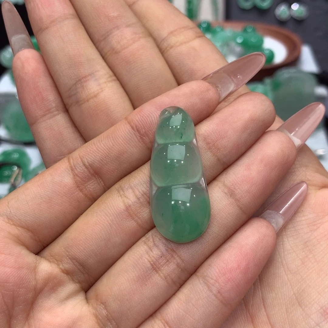 石英质玉（非洲翠）未镶嵌颈饰半***风