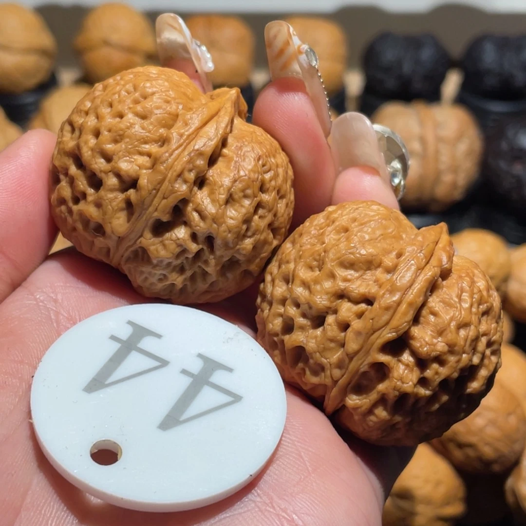 烈焰红唇核桃微彩38