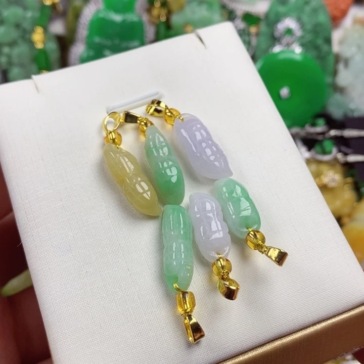 翡翠未镶嵌吊坠(赠链)