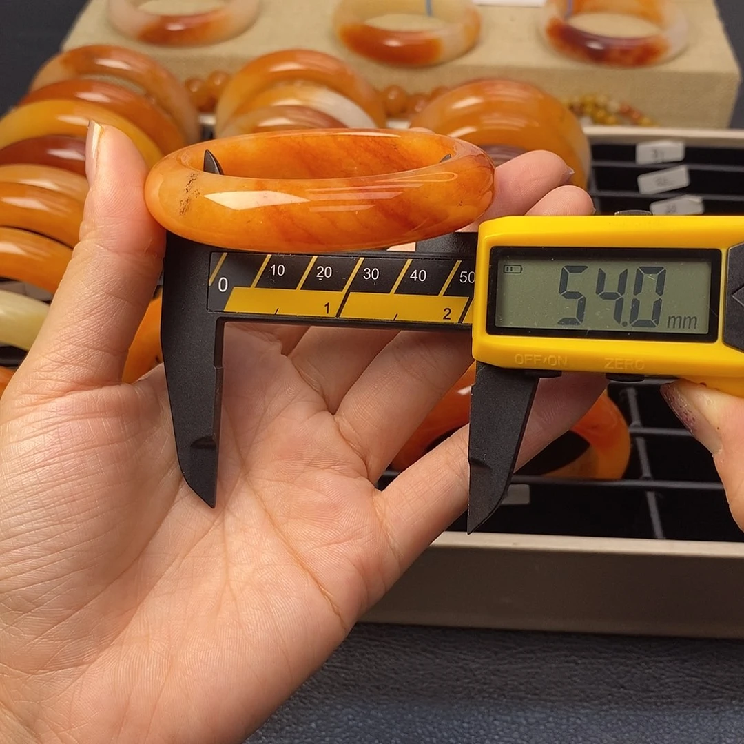 未镶嵌石英质玉（黄龙玉）手镯30号