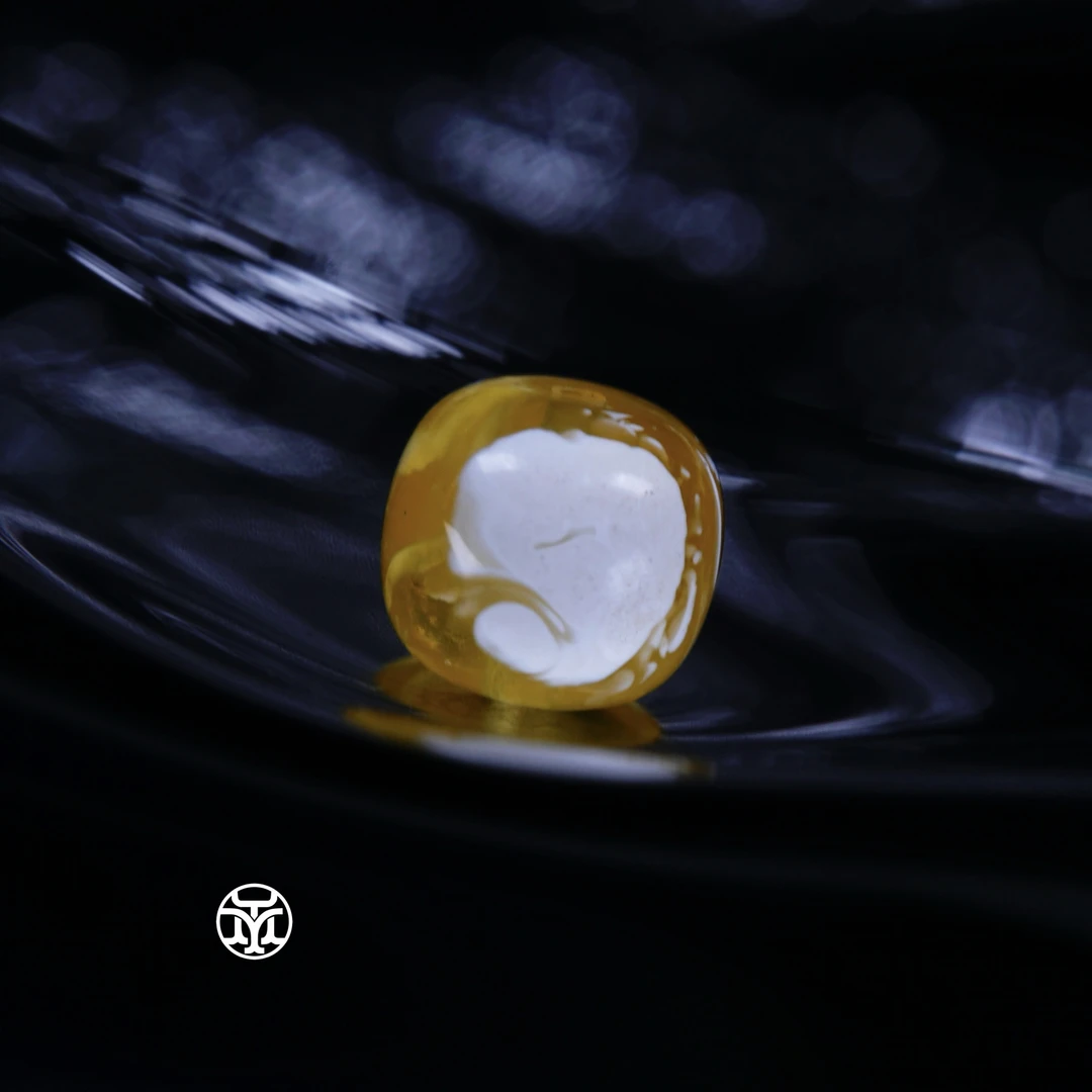 V6（8.5mm）8毫米金漆白溶洞老型配珠 一物一拍 天然俄料琥珀蜜蜡