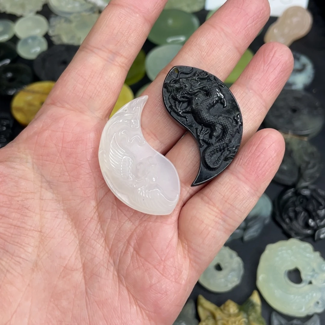 人***死岫玉未镶嵌颈饰龙凤