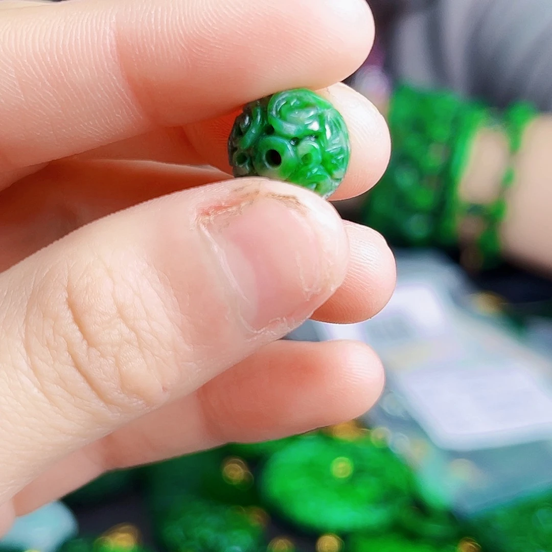 颈饰未镶嵌翡翠多样性