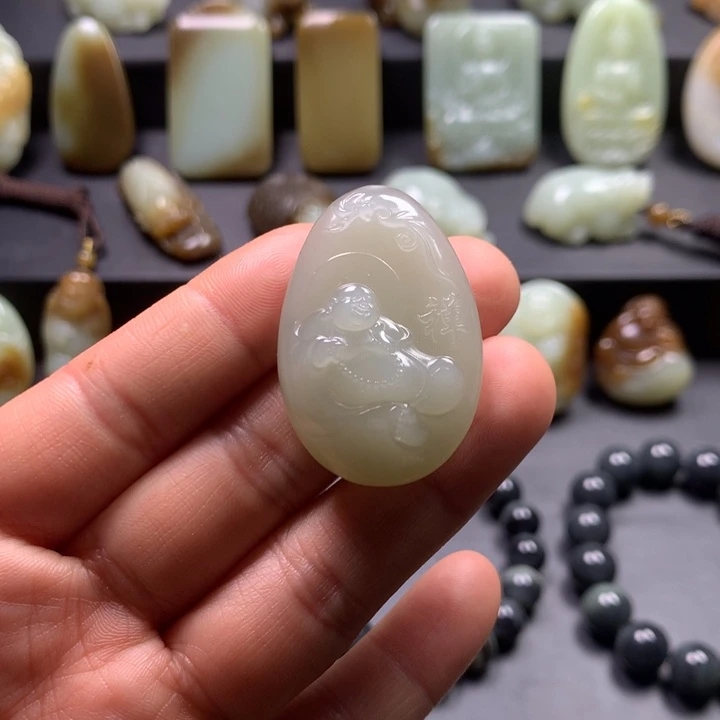 和田玉（糖玉）颈饰未镶嵌