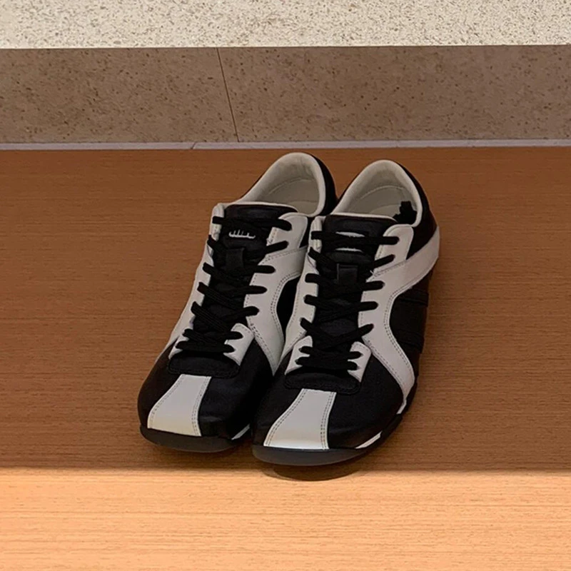 【旗舰新品】赵露思同款~平底内增高拼色斑马线女真皮系带方头运
