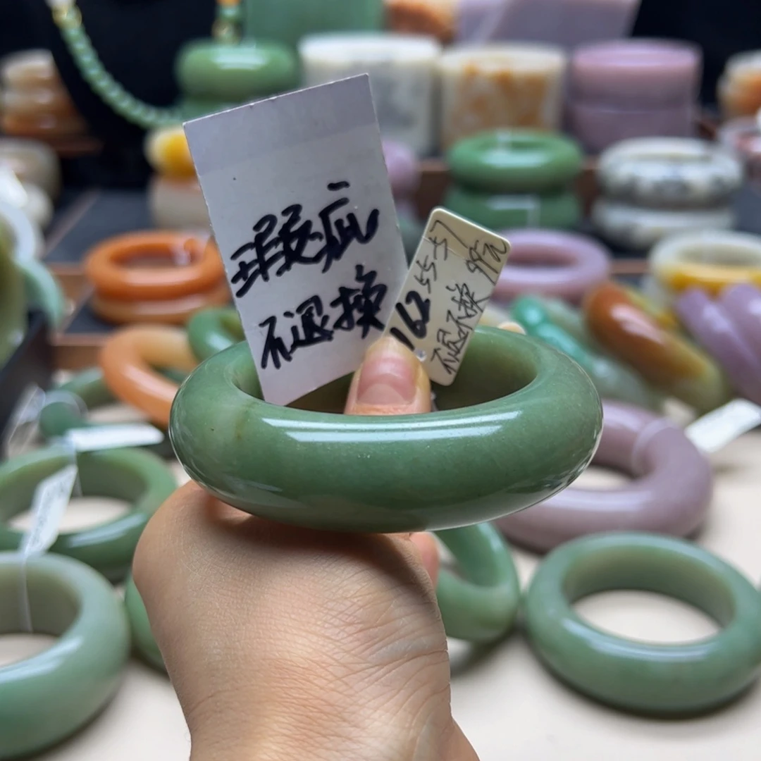 石英岩玉未镶嵌手镯
