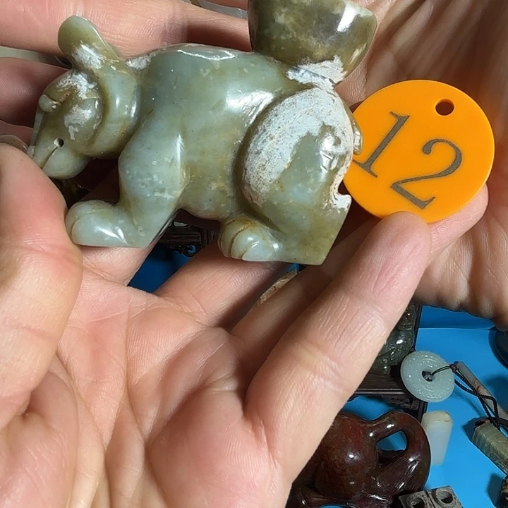 和田玉未镶嵌把件