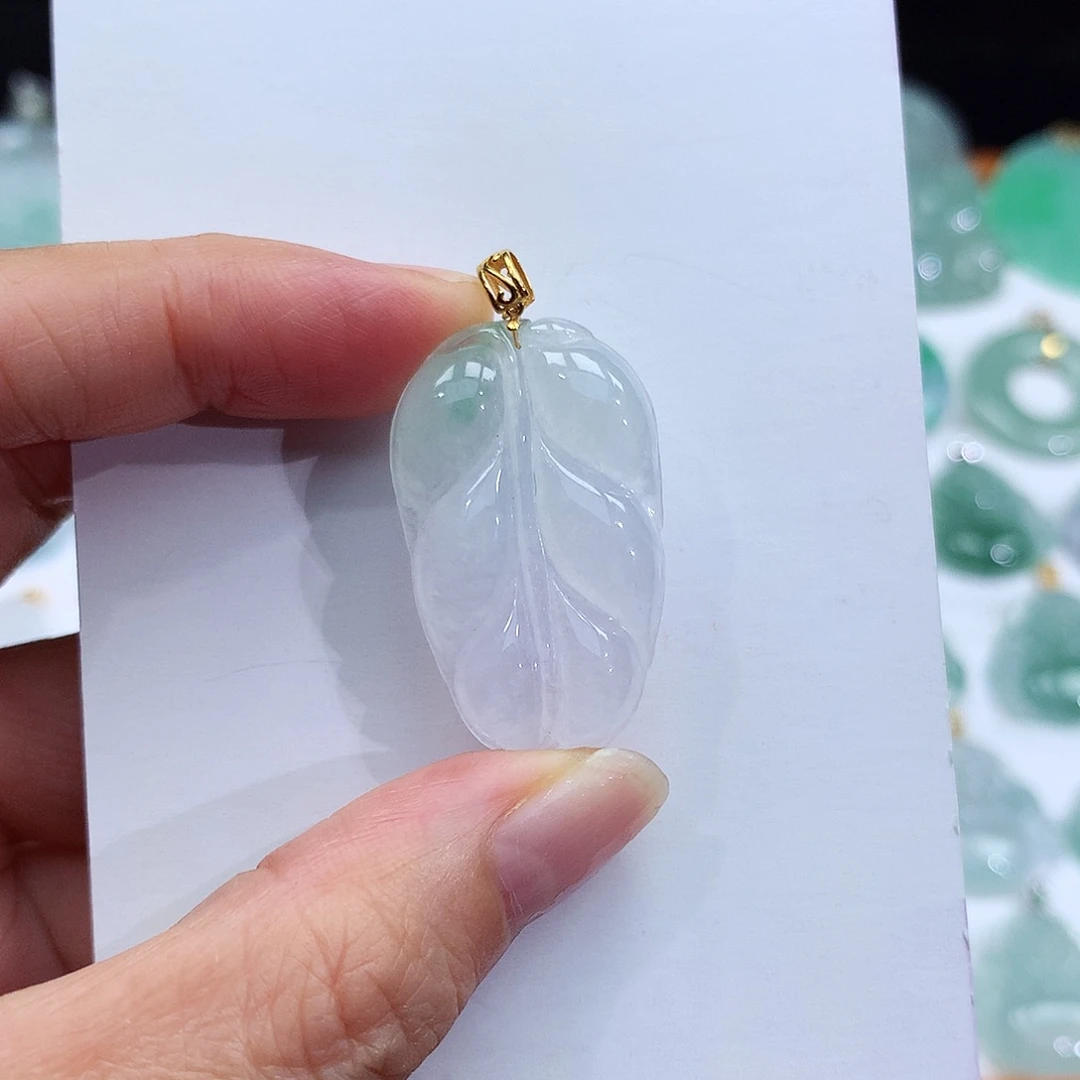 翡翠18K金镶嵌颈饰翡翠吊坠