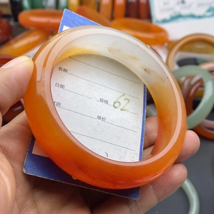 未镶嵌手镯石英质玉