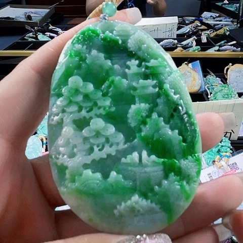 颈饰未镶嵌翡翠一个